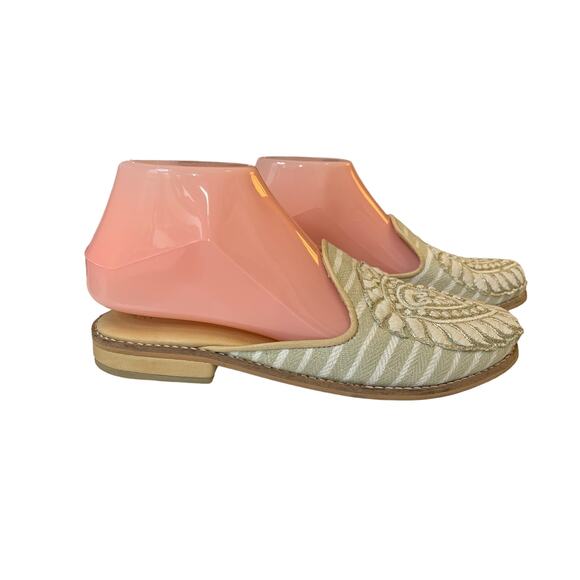 Anushka Elliot Women's Size 8 Sandal Elegant Embroidered Fabric Slip On Comfort - Picture 3 of 9